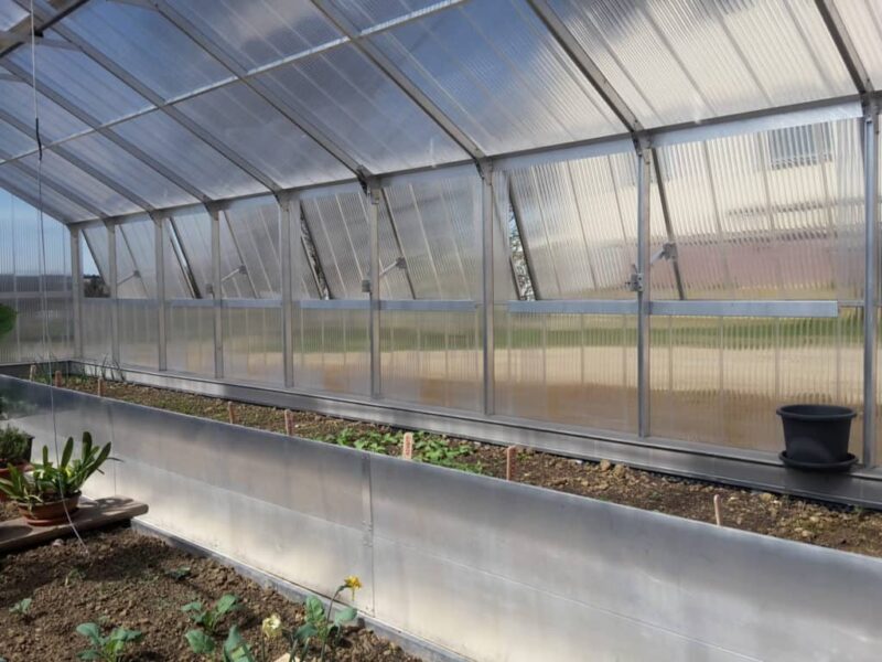 Gewächshauseinrichtung